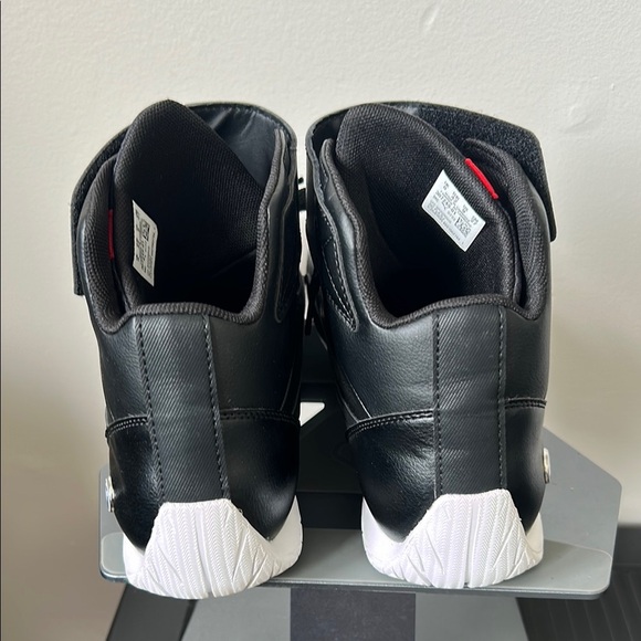 Puma Black and Blue Athletic Shoes with Modern Design - Picture 4 of 7